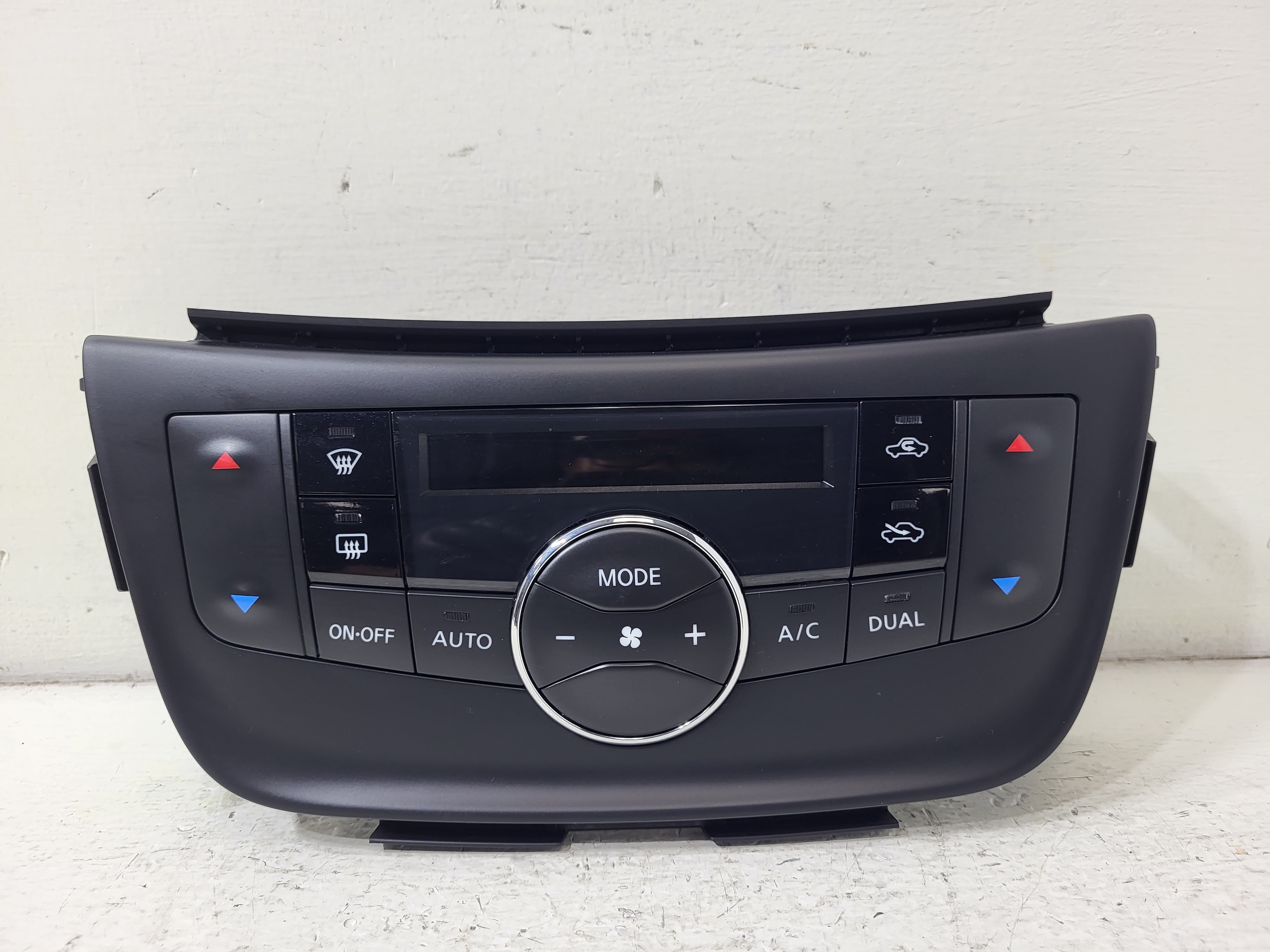 Pre-Owned 2015-2019 Nissan Sentra A/C Heat Temperature Control Unit OEM LKQ (Good)