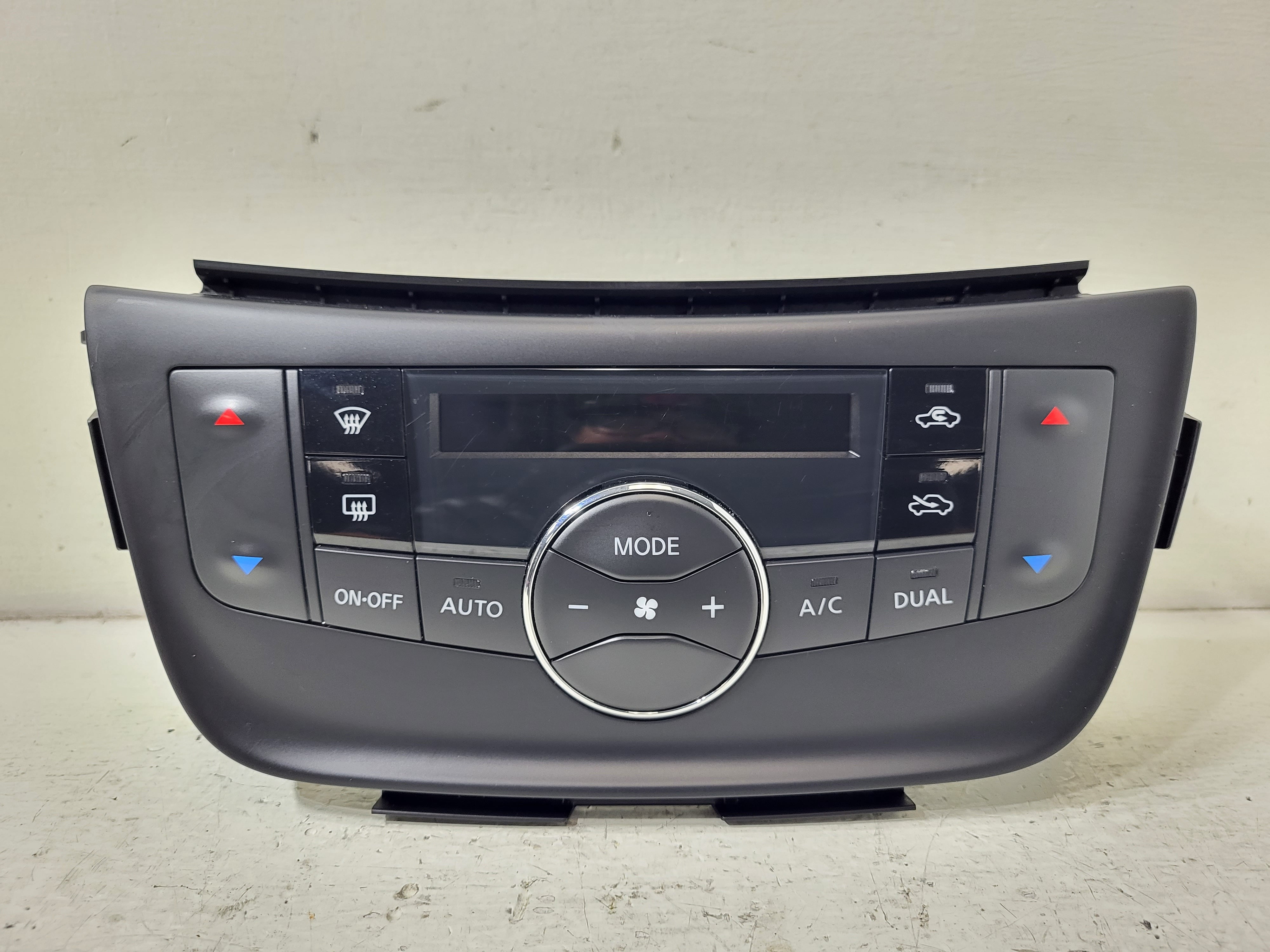 Pre-Owned 2015-2019 Nissan Sentra A/C Heat Temperature Control Unit OEM LKQ (Good)