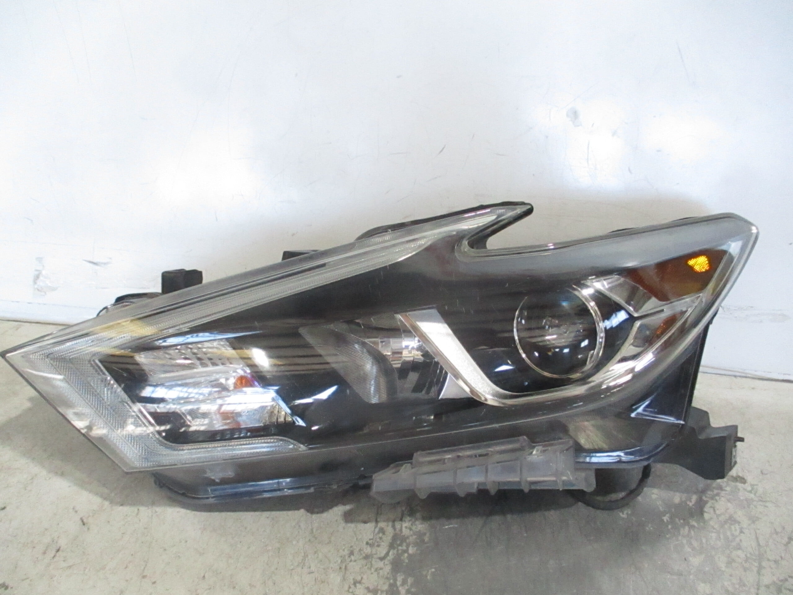 Pre-Owned 2016-2018 Nissan Maxima Driver LH Head Light Lamp OEM (Good)
