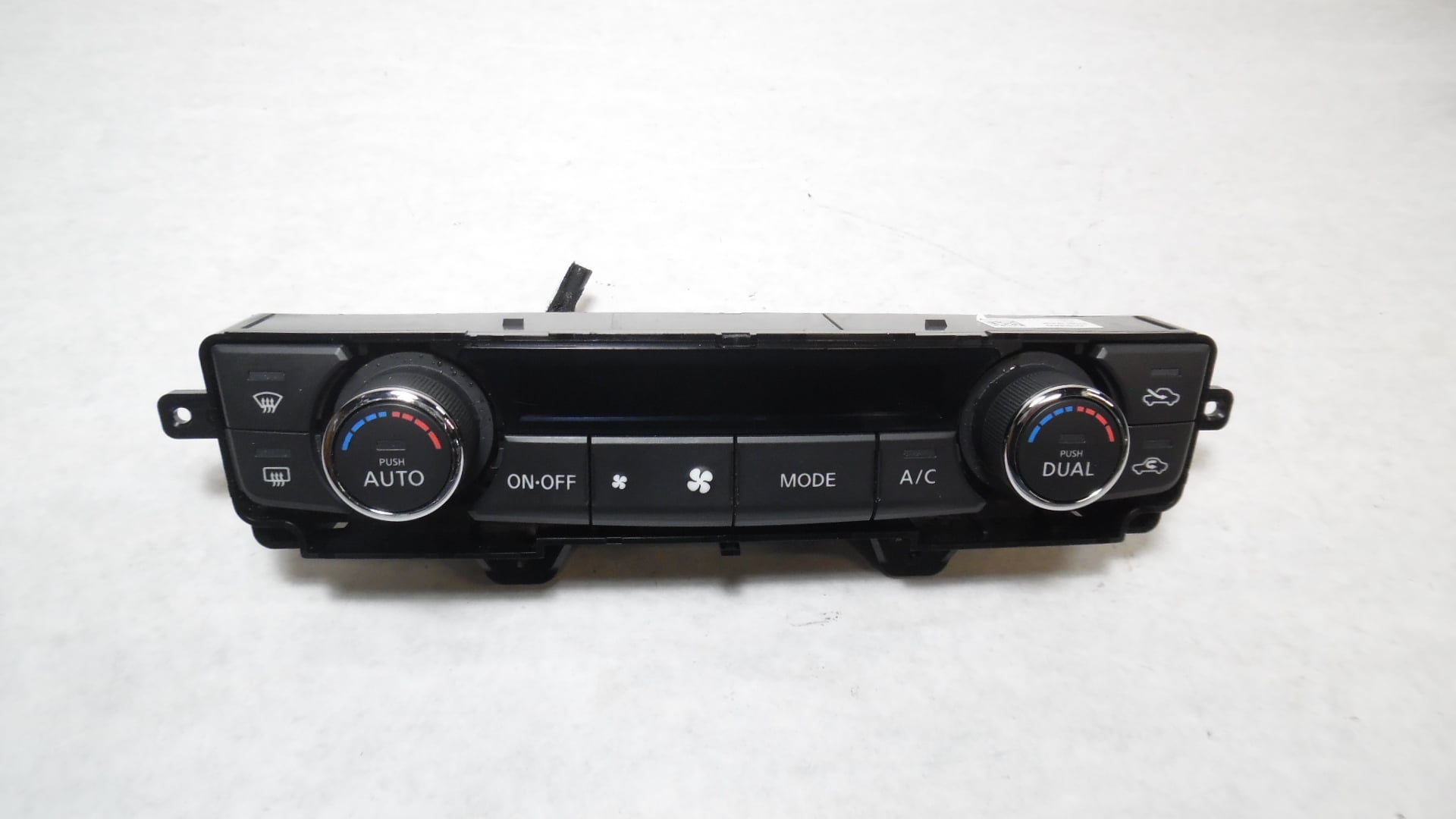 Pre-Owned 2016-2020 Nissan Maxima Auto Dual Climate AC Heater Temperature Control OEM (Good)