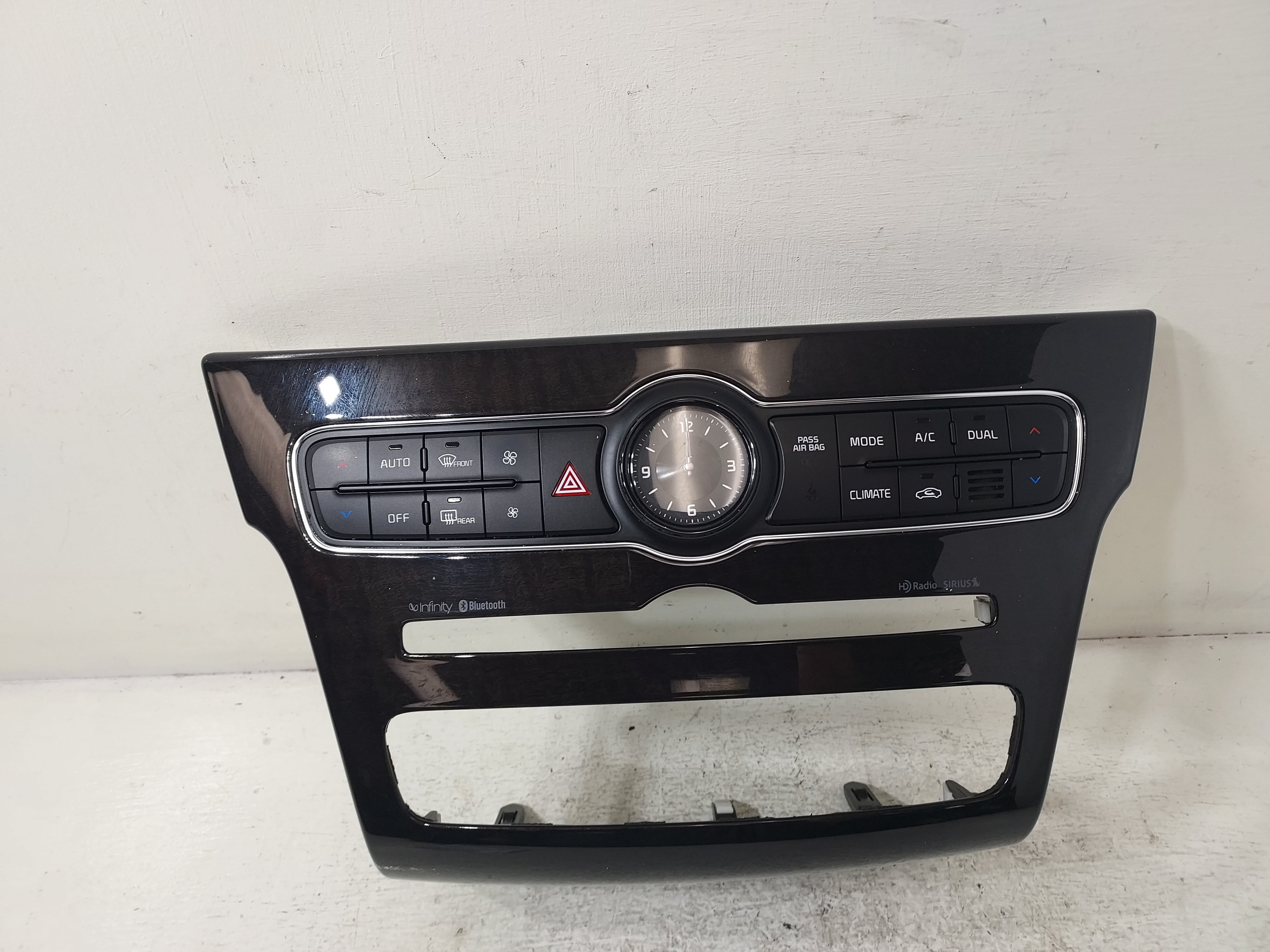 Pre-Owned 2016 Kia Cadenza A/C Heat Temperature Control Unit OEM LKQ - Verify Specific Vehicle Fitment In Description - (Good)