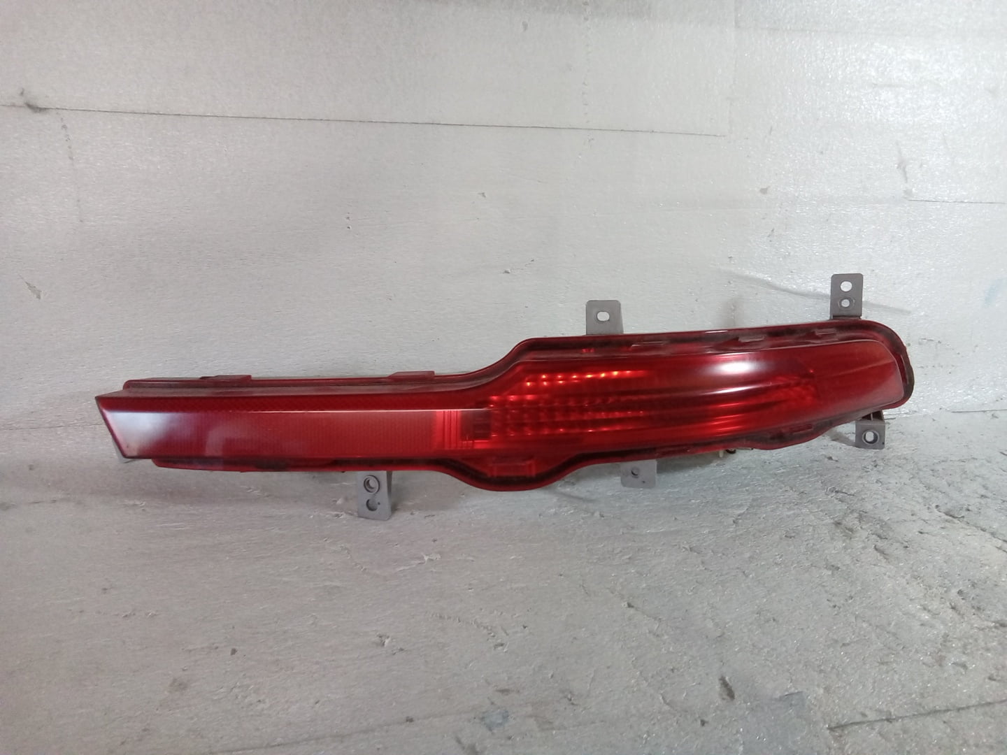 Pre-Owned 2016 Kia Sportage Passenger Side Rear Bumper Mounted Signal Lamp OEM LKQ (Good)