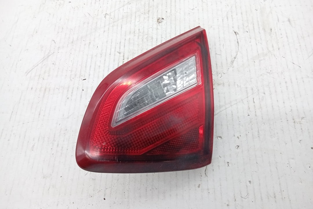 Pre-Owned 2016 Nissan Altima Passenger RH Tail Lamp Assembly Lid Mounted OEM - Verify Specific Vehicle Fitment In Description - (Good)