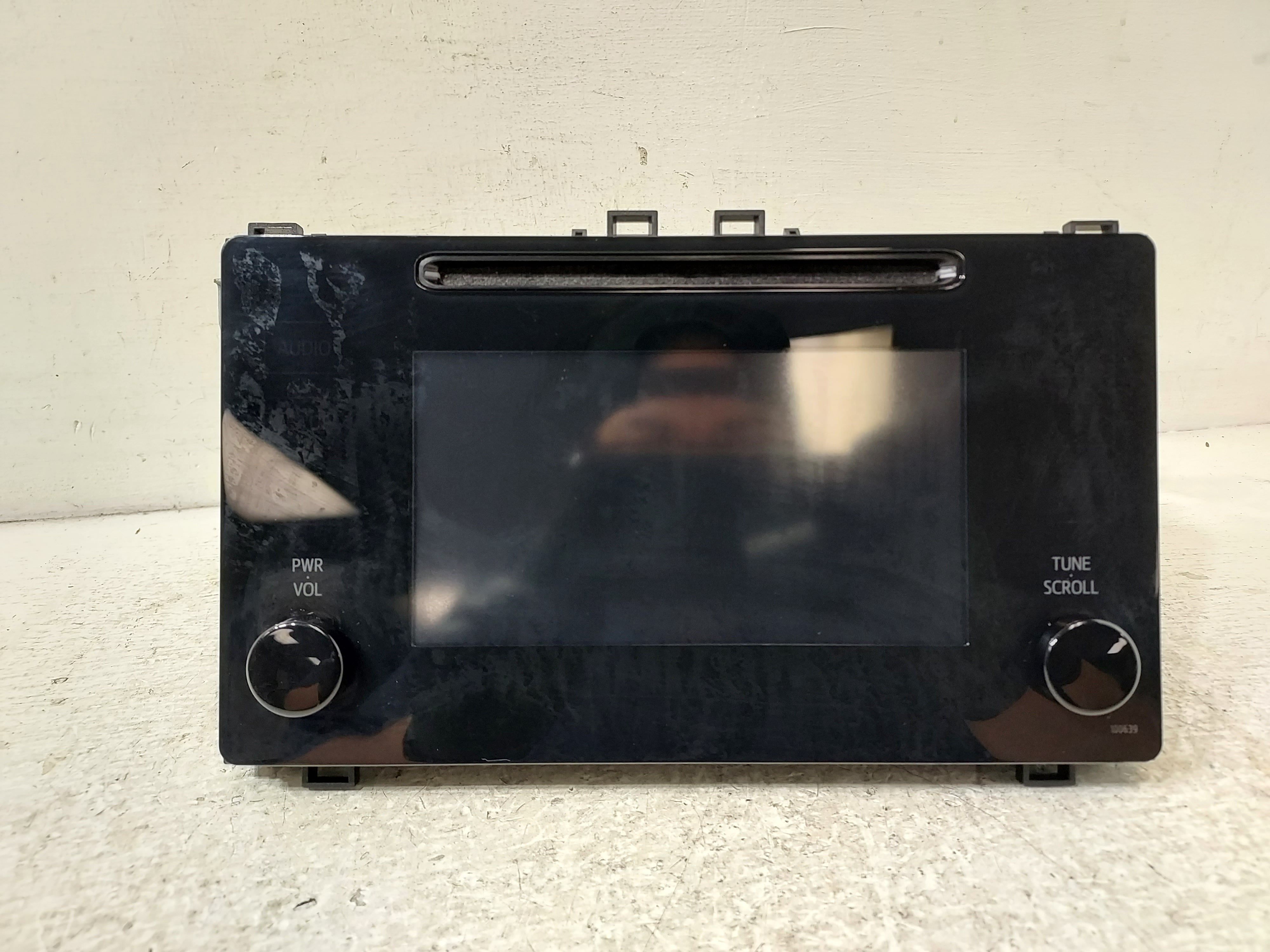 Pre-Owned 2017-2018 Toyota Corolla Display Screen Radio Receiver OEM LKQ - Verify Specific Vehicle Fitment In Description - (Good)