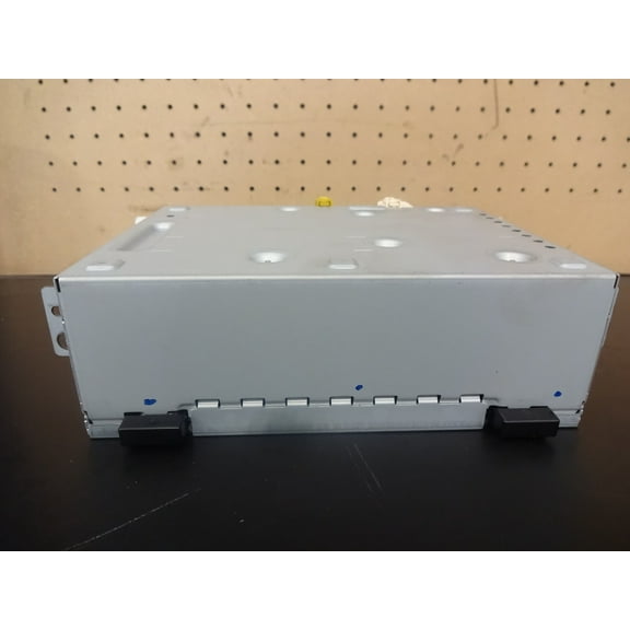 Pre-Owned 2017 Jaguar XE Dash Mounted AM FM Radio Receiver OEM (Good)