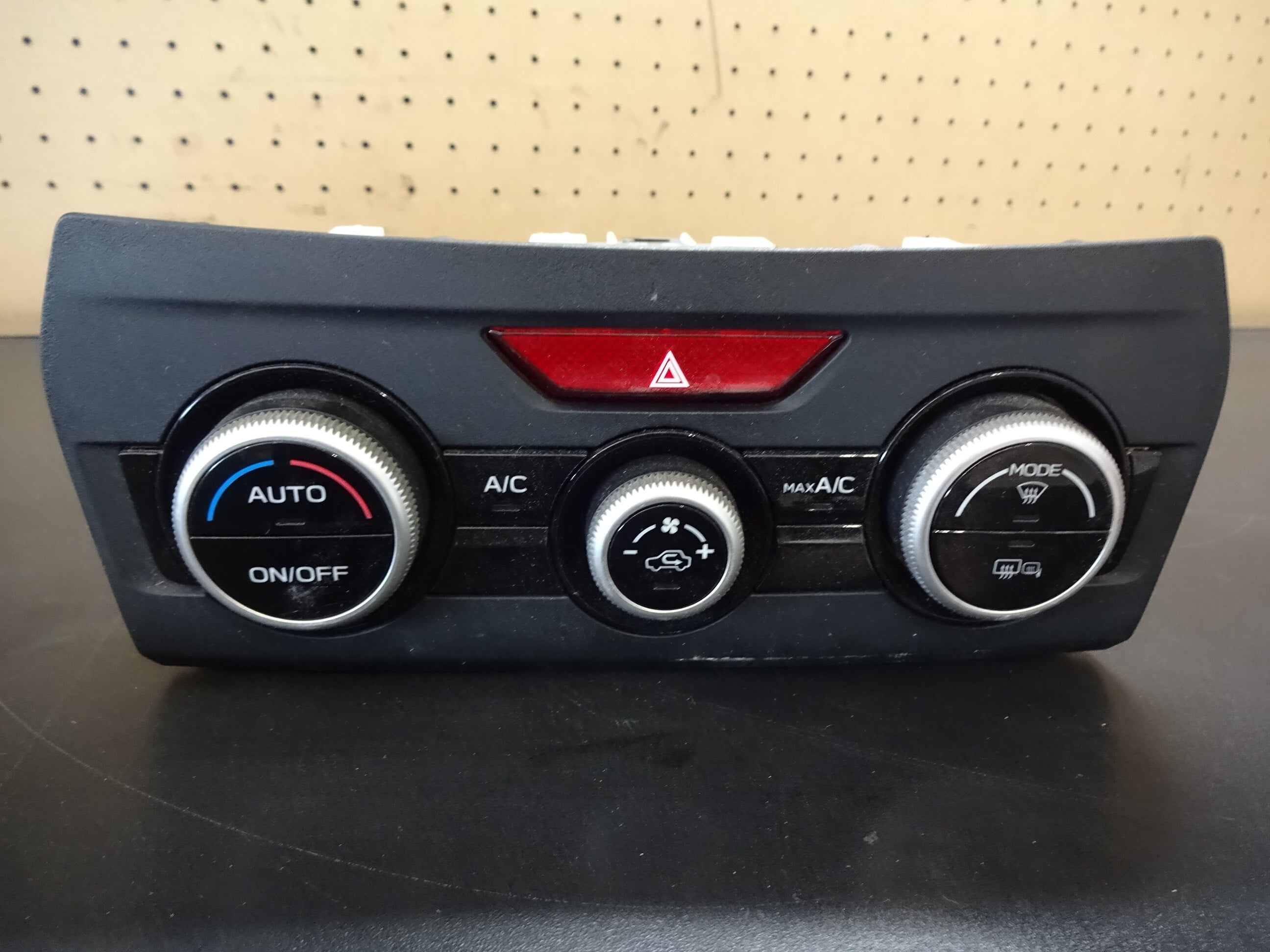 Pre-Owned 2017 Subaru Impreza A/C Heater and Temperature Control Unit OEM (Good)