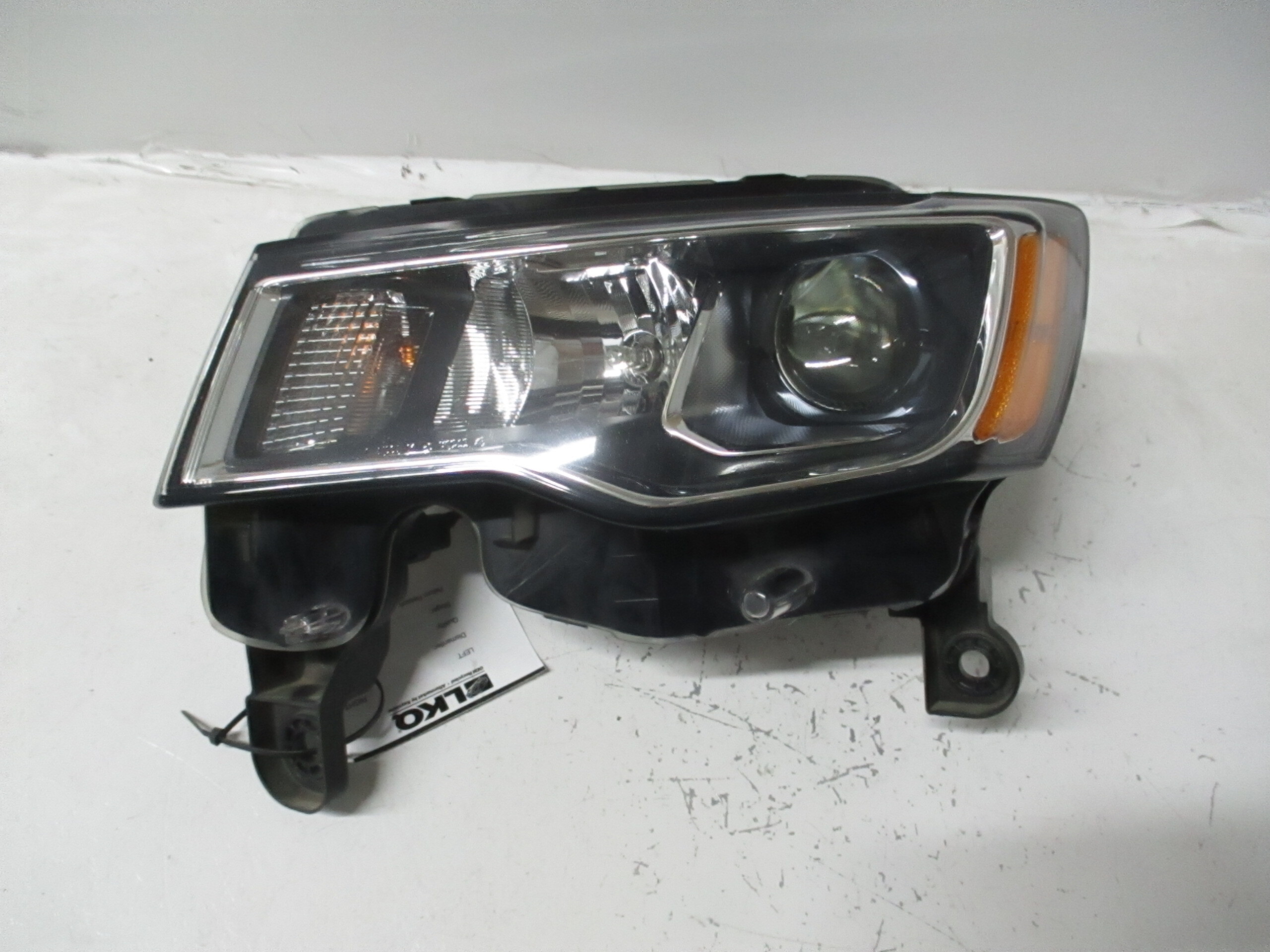 Pre-Owned 2018-2020 Jeep Grand Cherokee Driver LH Head Light Lamp OEM (Good)