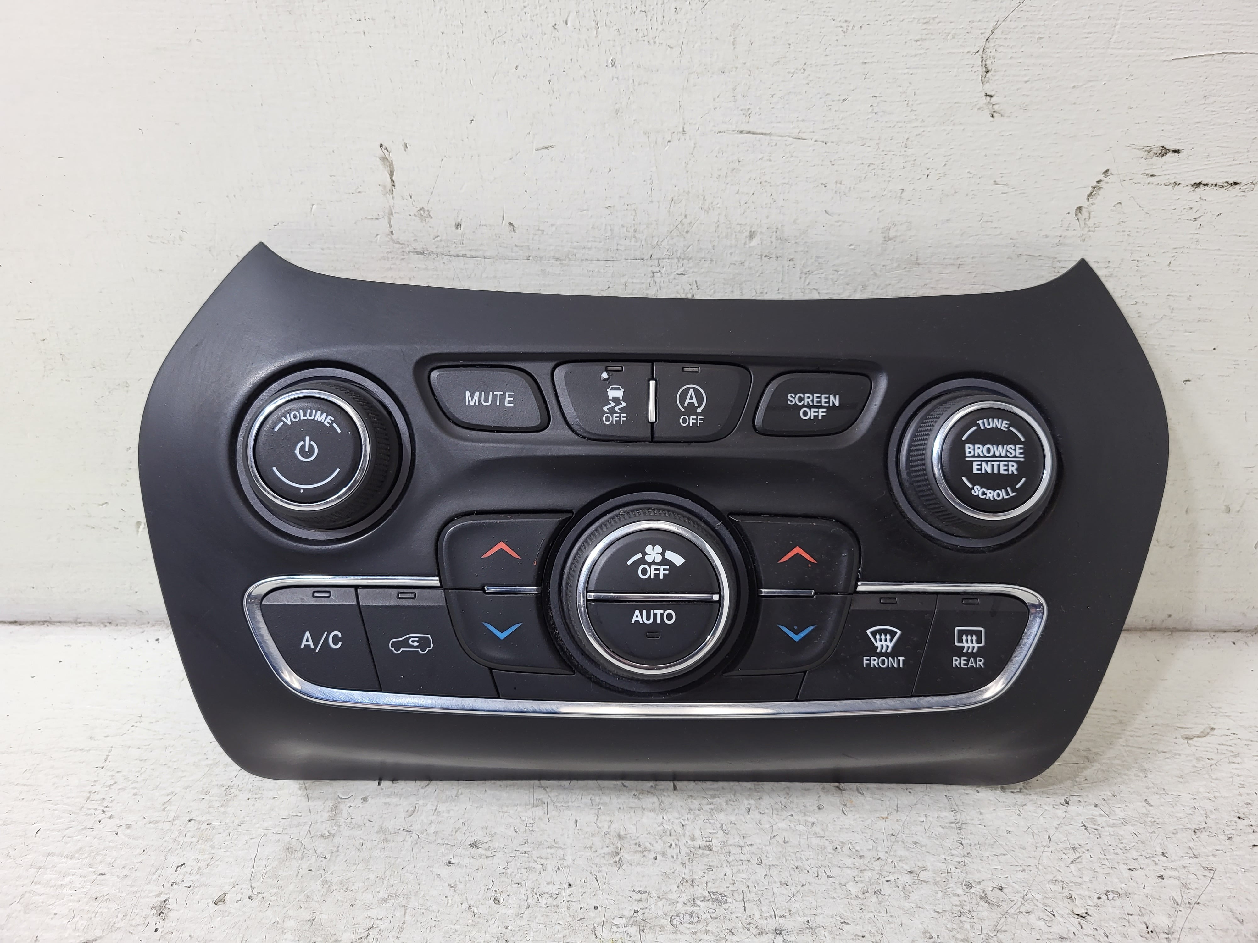 Pre-Owned 2019-2022 Jeep Cherokee A/C Heat Temperature Control Unit OEM LKQ (Good)