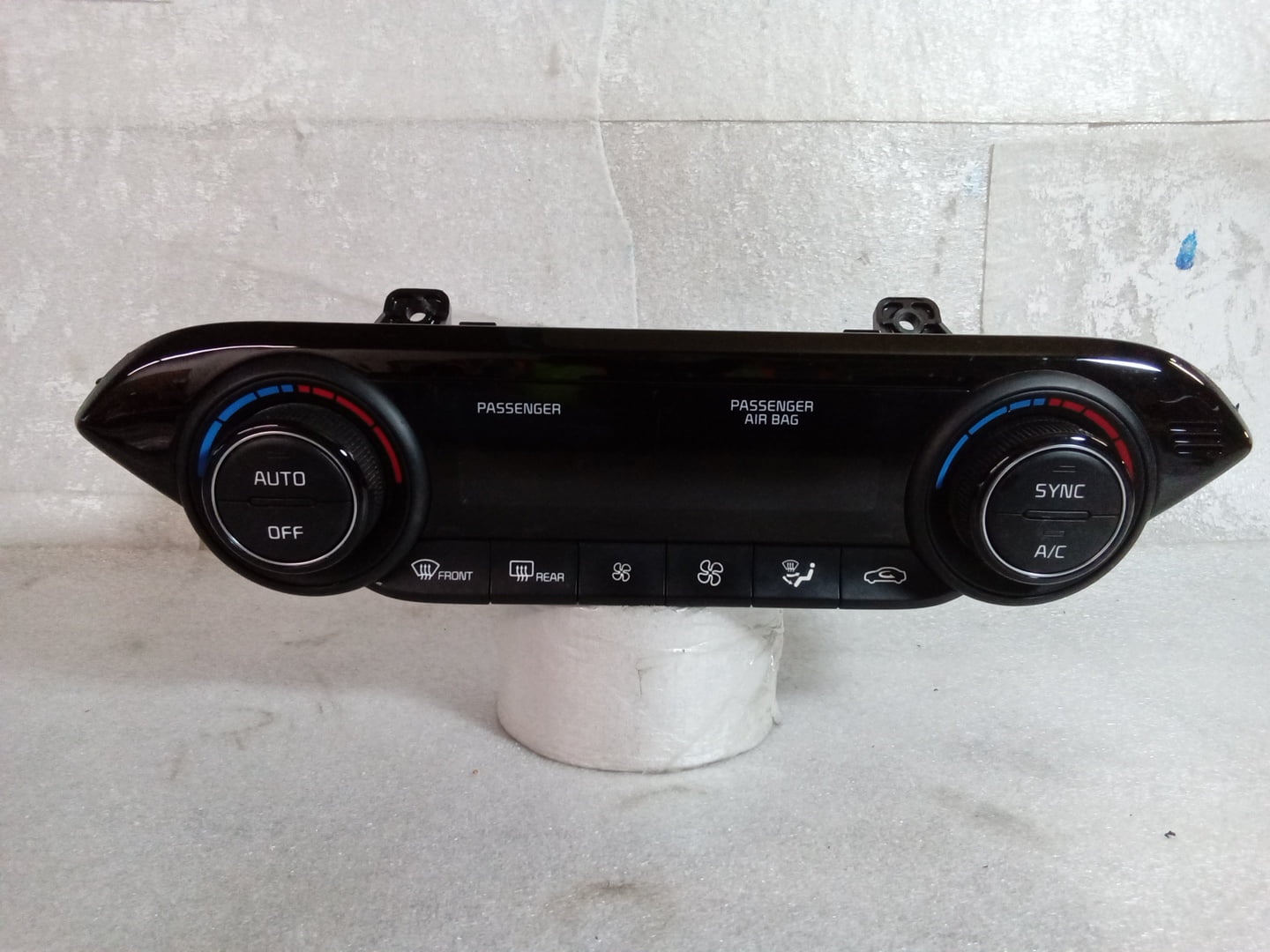 Pre-Owned 2019 Kia Forte Sedan Automatic Temperature and Defog Unit 97250M6320WK OEM LKQ (Good)