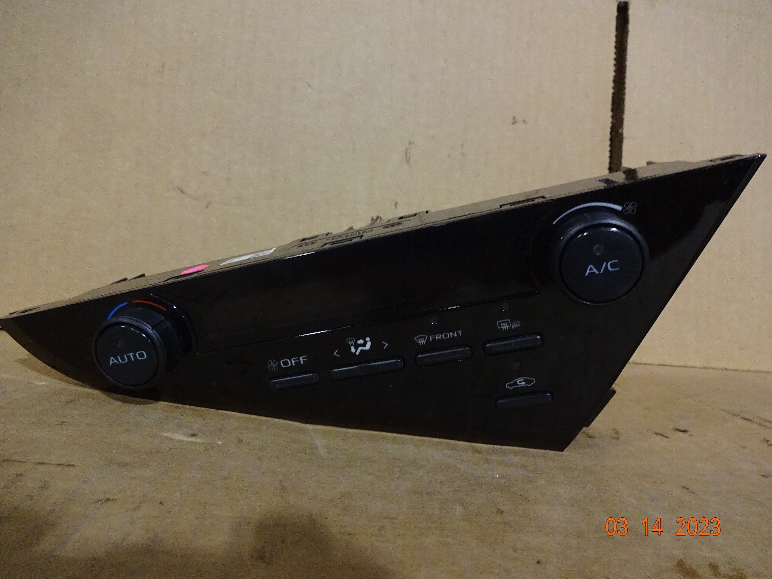 Pre-Owned 2019 Toyota Camry Front Mounted Temperature Control Unit OEM (Good)