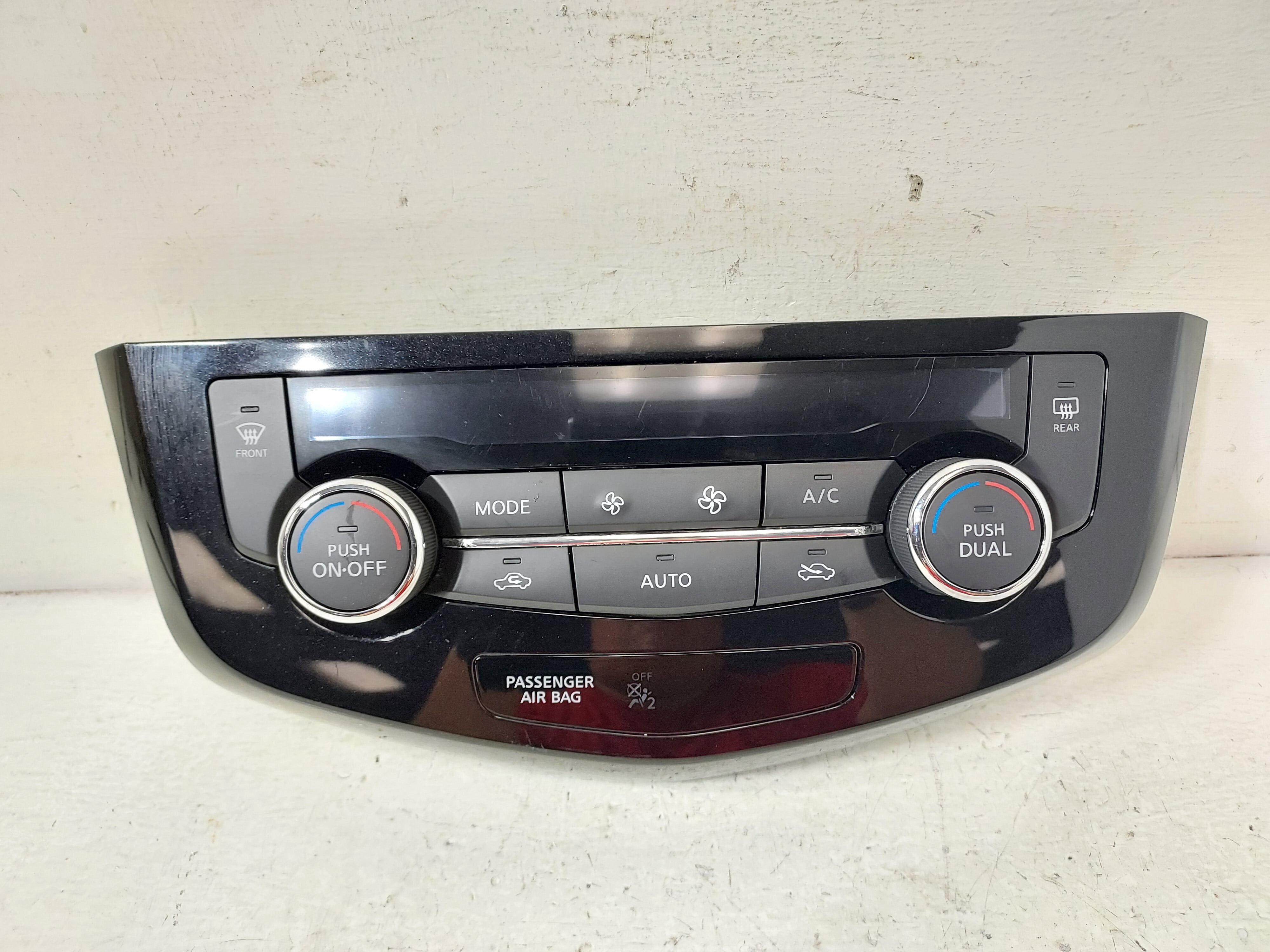 Pre-Owned 2021-2022 Nissan Rogue Sport A/C Heat Temperature Control Unit OEM LKQ (Good)