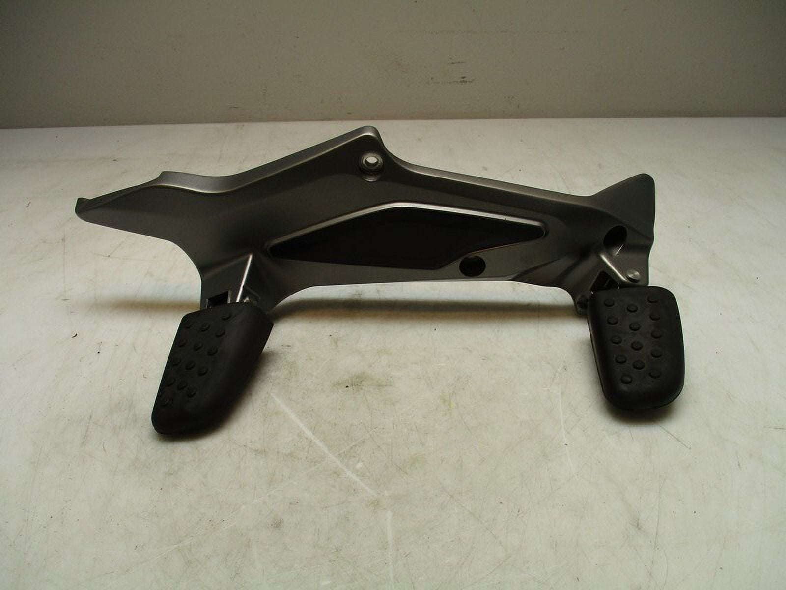 Pre-Owned 2022 BMW K1600GTL RH Right Foot Pegs and Mount OEM - Verify Specific Vehicle Fitment In Description - (Good)