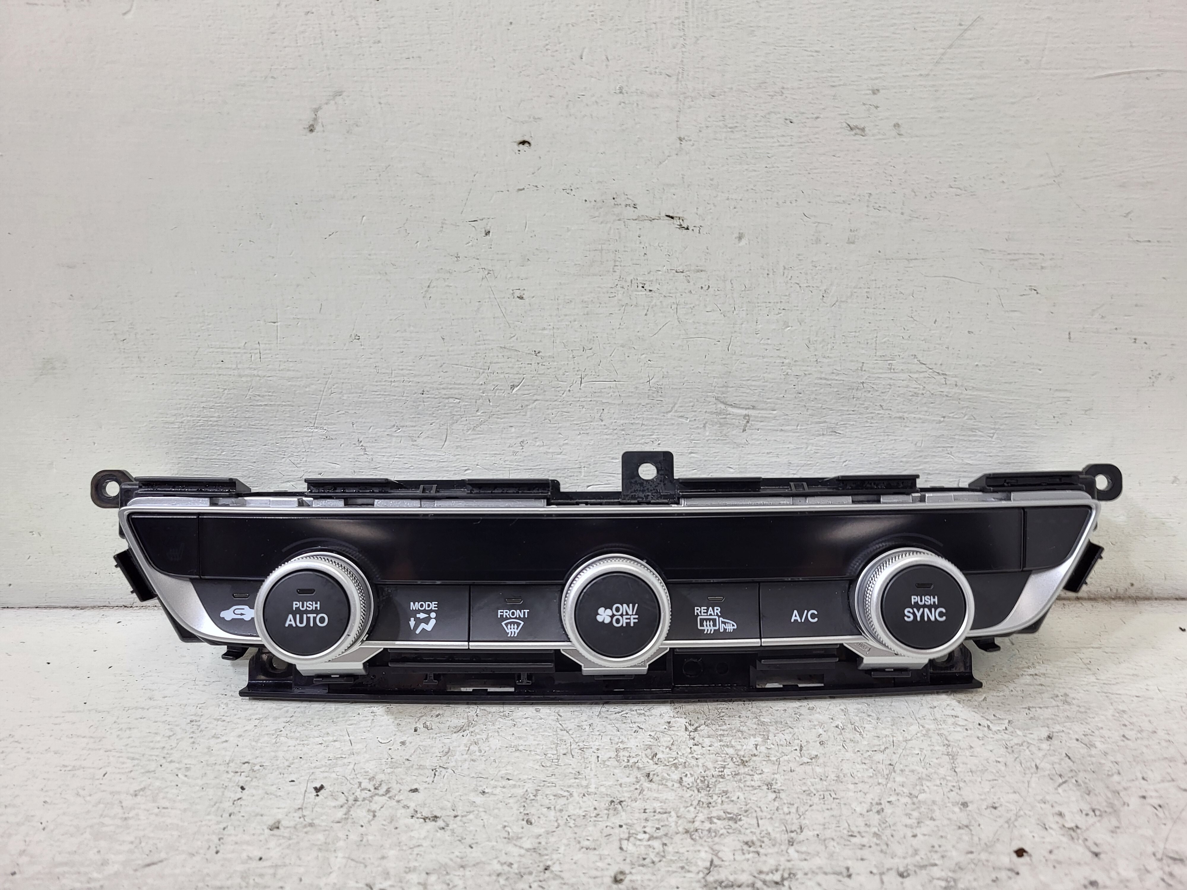 Pre-Owned 2022 Honda Accord A/C Heat Temperature Control Unit OEM LKQ - Verify Specific Vehicle Fitment In Description - (Good)