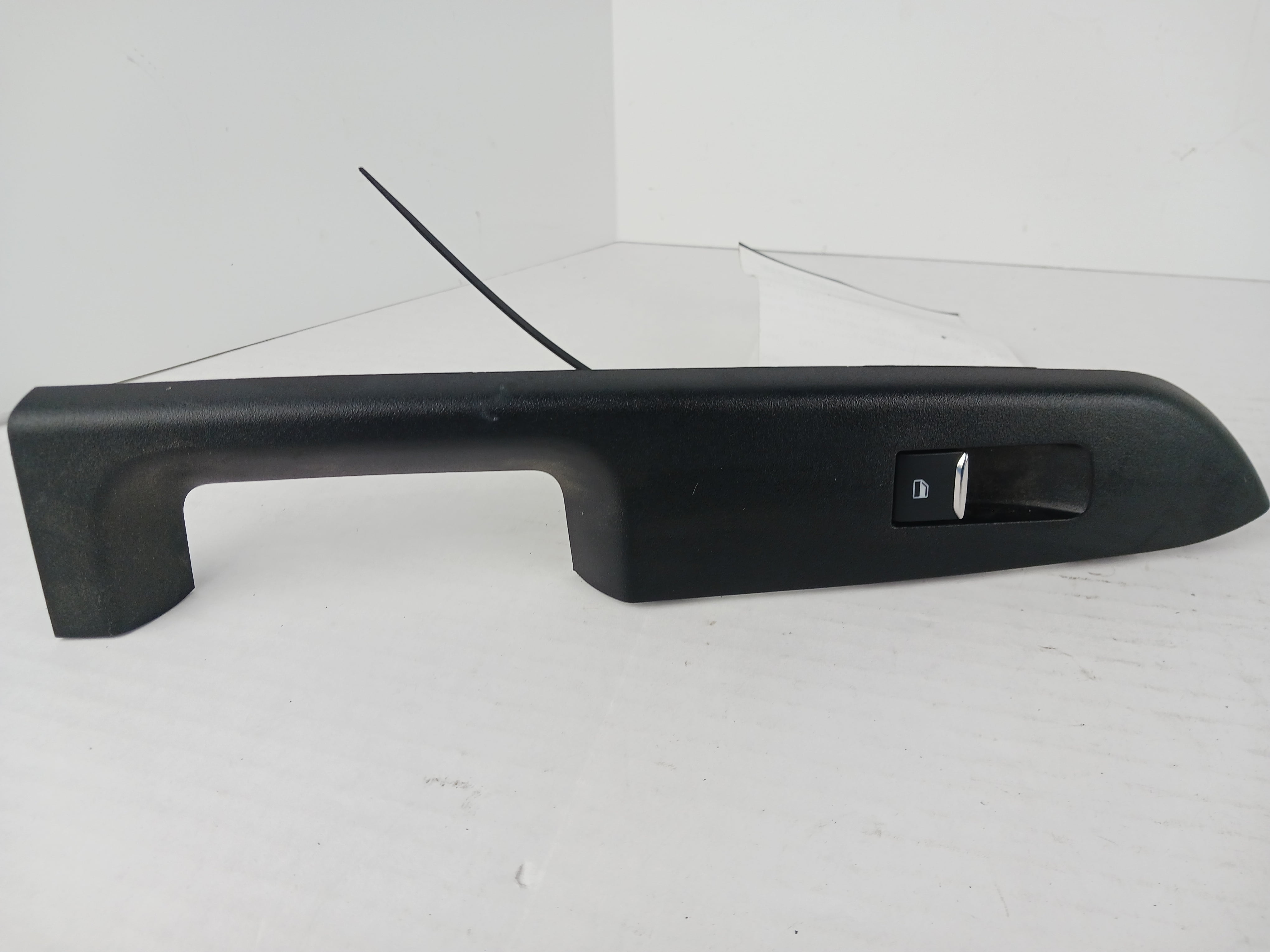 Pre-Owned 2023 Ford Bronco Sport RH Right Passenger Side Rear Window Switch OEM (Good)