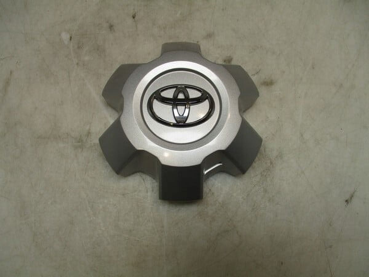 Pre-Owned 2023 Toyota 4Runner Silver Center Cap OEM (Good)