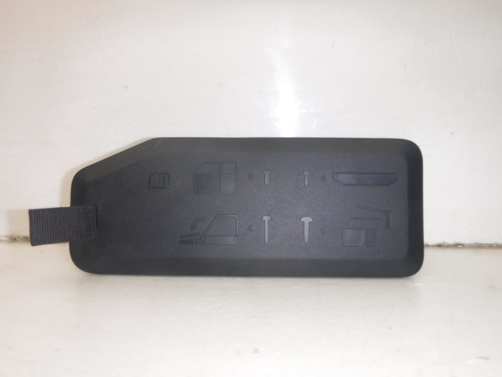 Pre-Owned 23 2023 Jeep Gladiator Hardware Case OEM - Verify Specific Vehicle Fitment In Description - (Good)