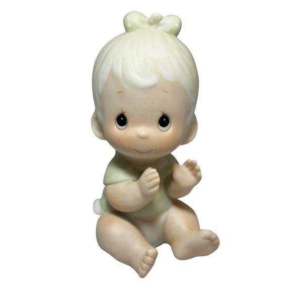 Precious Moments Figurine: E-2852D Baby Girl Clapping Hands (3.2")