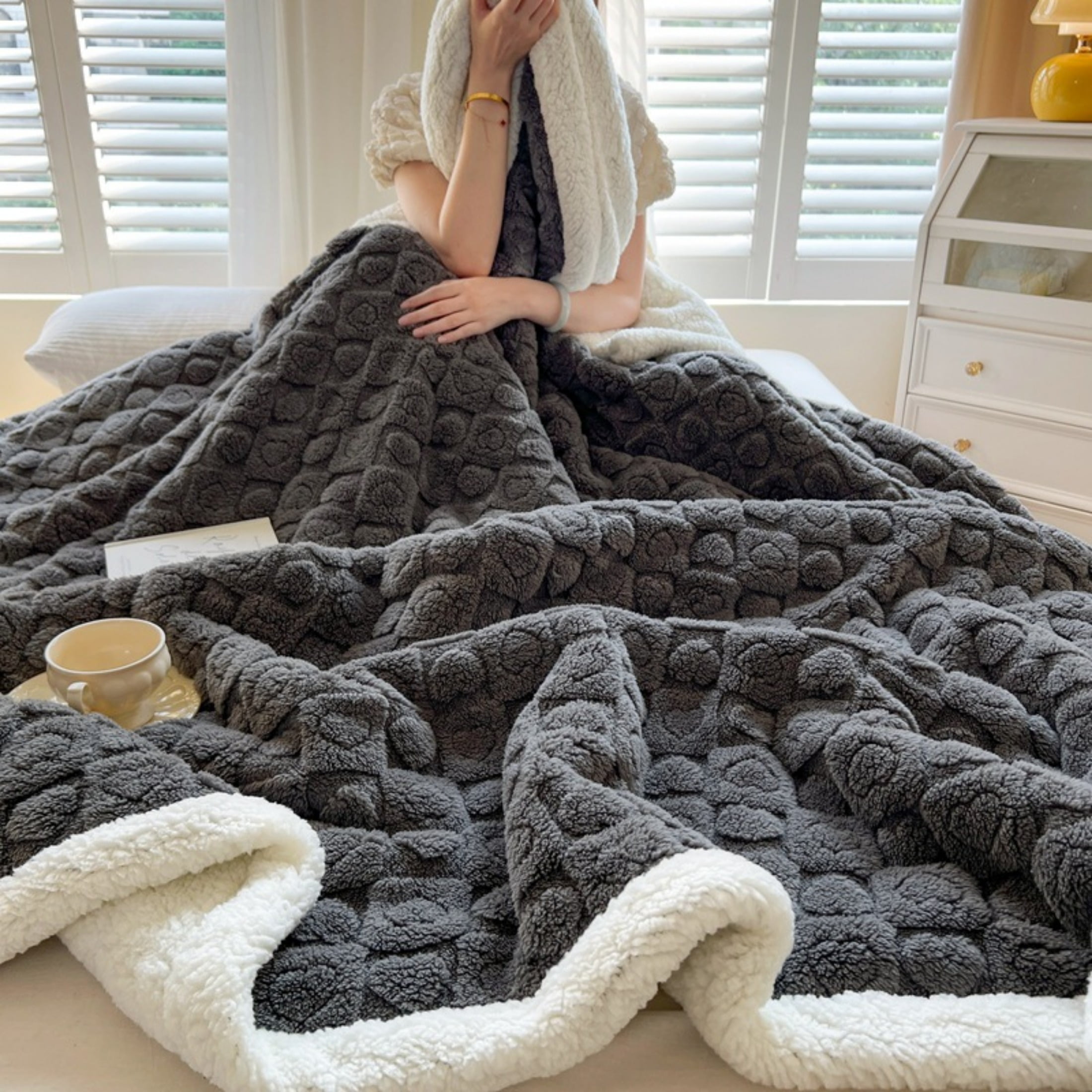 Premium Chevron Sherpa Throw Blanket Soft Reversible Fleece Blanket Throw Plush, Fuzzy Throw