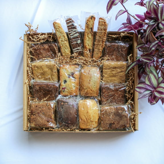 Premium Family Gift Basket with Homemade Baked Goods