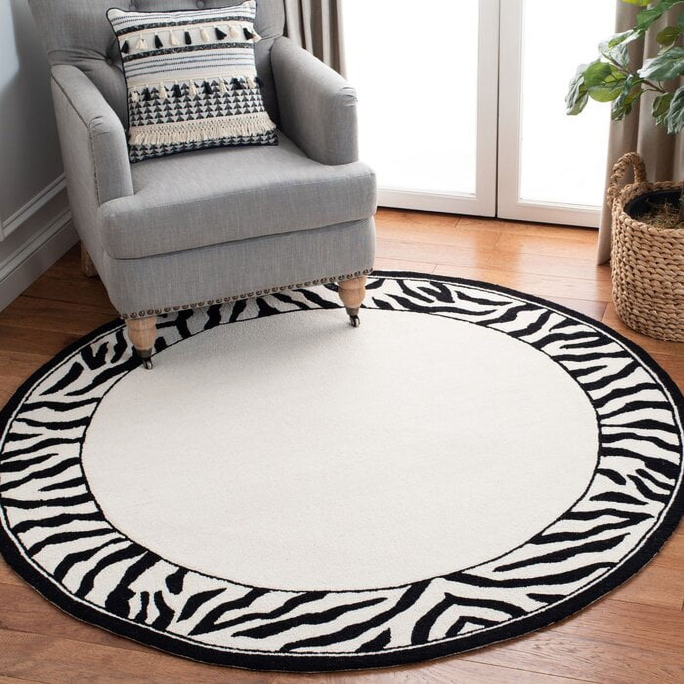 Round Animal Rug Premium Round, Tufted Rug with Animal Print Design made with 100% New ...
