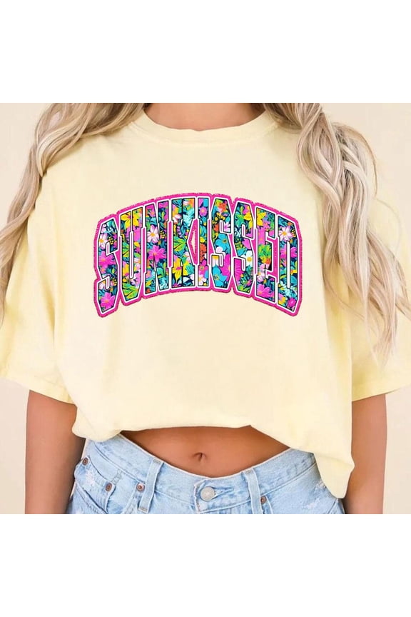 Preppy Summer Vibes Shirt, Retro Floral Summer Shirt, Summer Brushstroke Shirt, Girly Beach Aesthetic Shirt