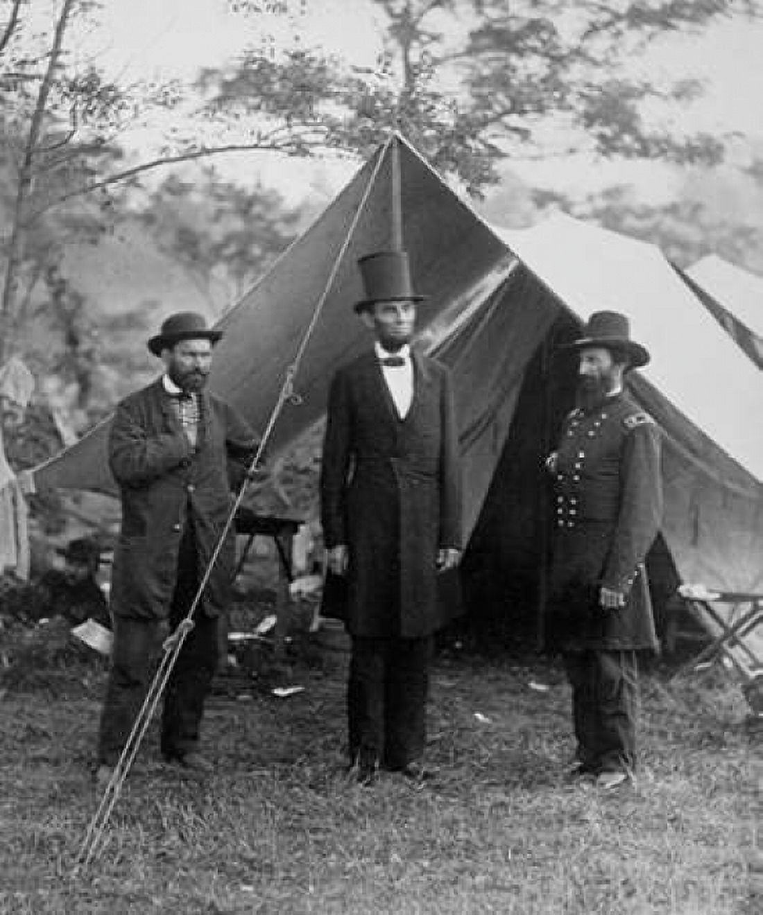 President Lincoln on the Battlefield of Antietam Maryland October 2 1862 Canvas Art - Alexander Gardner (20 x 24)