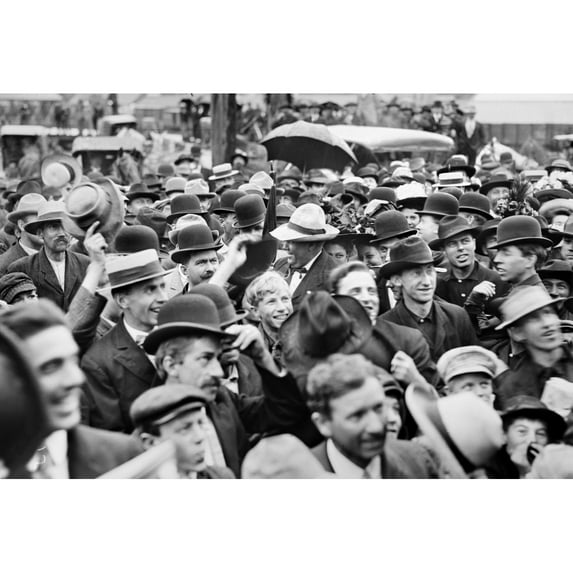 Presidential Campaign 1908. Ncrowds In Faribault Minnesota Gathered To Hear Republican Candidate William Howard Taft