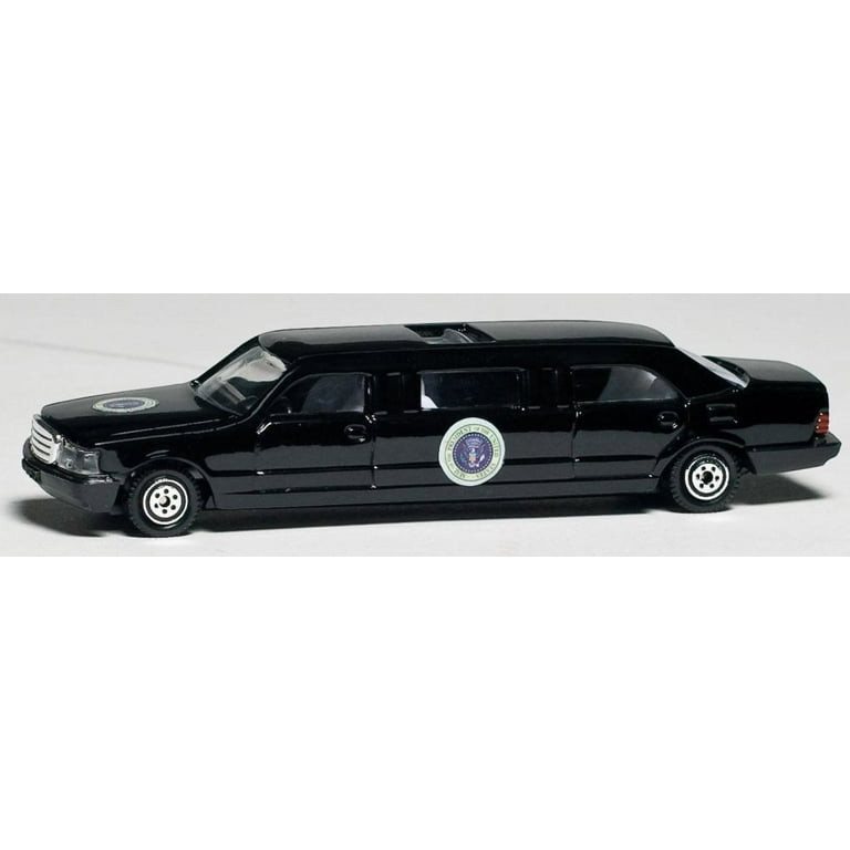 RARON PRESIDENTIAL LIMOUSINEのミニカー Amazon.com: Daron AF1 Presidential Limo , Black : Arts
