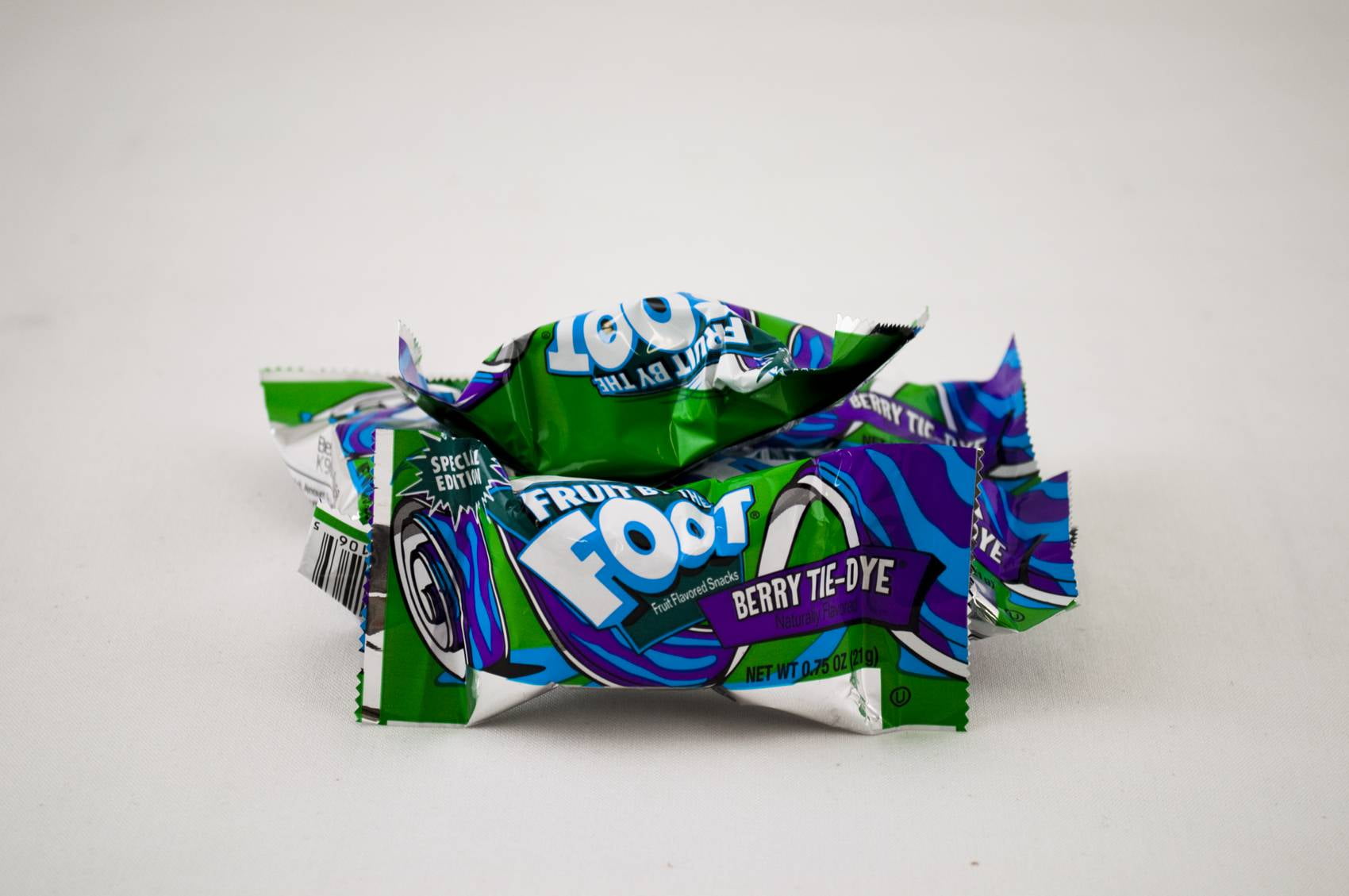 (Price/Case)Fruit By The Foot Individually Wrapped Berry Tie Dye 0.75 Ounce Per Pack - 96 Per Case