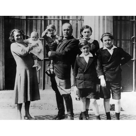 Prime Minister Of Italy Benito Mussolini History (24 x 18)