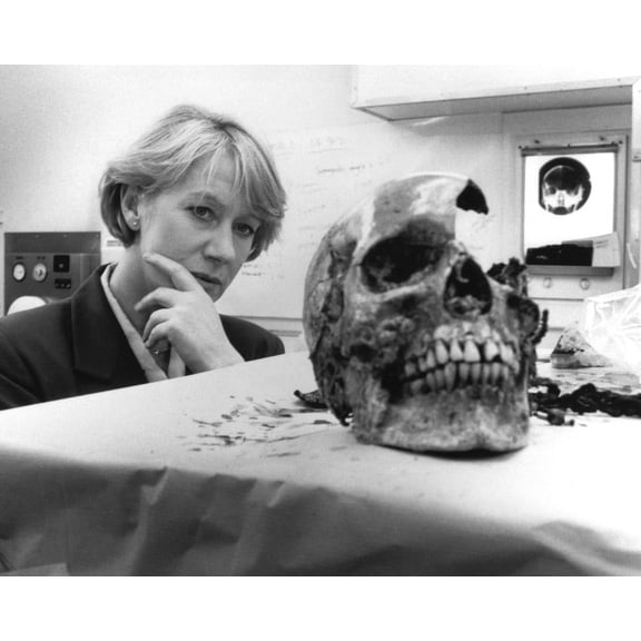 Prime Suspect Helen Mirren Pose With Human Skull 24x36 Classic Hollywood Poster