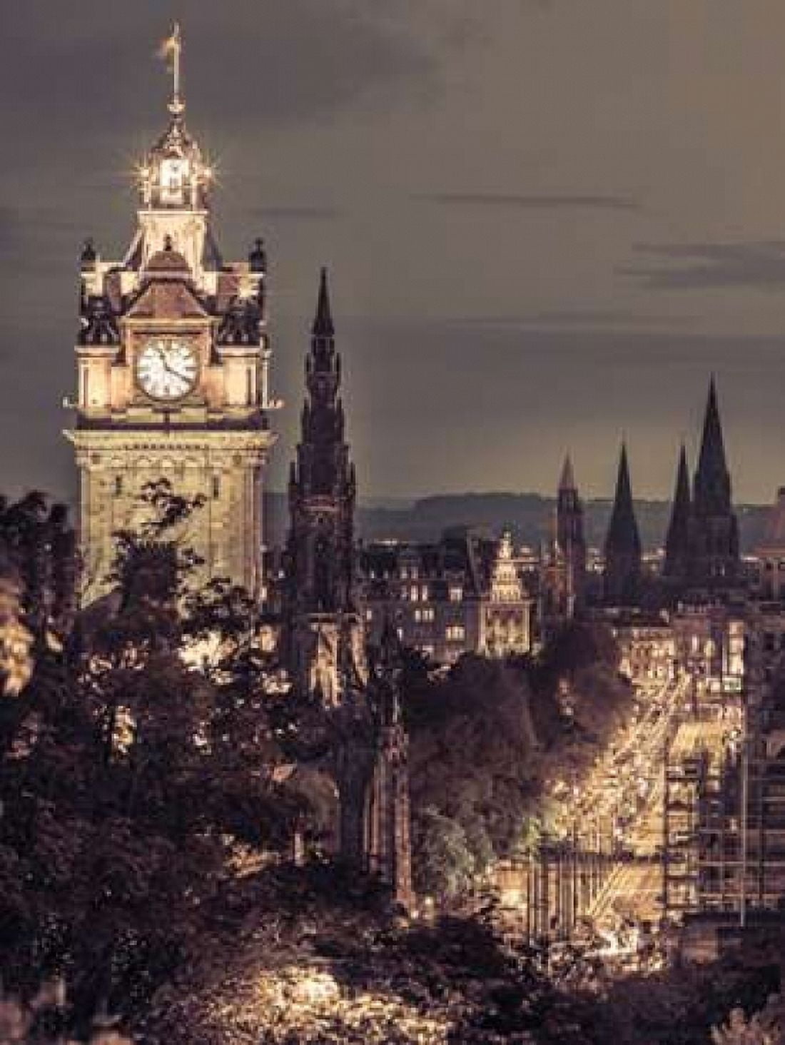 Princess streen and the Balmoral Hotel and night Edinbrugh Scotland Canvas Art - Assaf Frank (18 x 24)