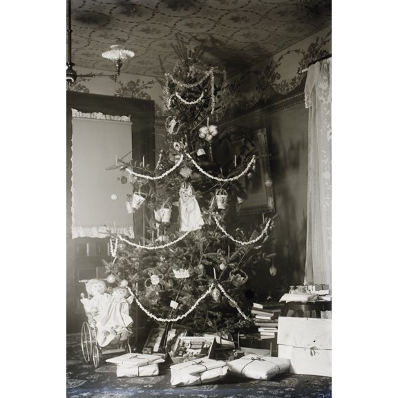 Print: Christmas Tree In The Wright Home, 7 Hawthorn Street, Dayton, Ohio