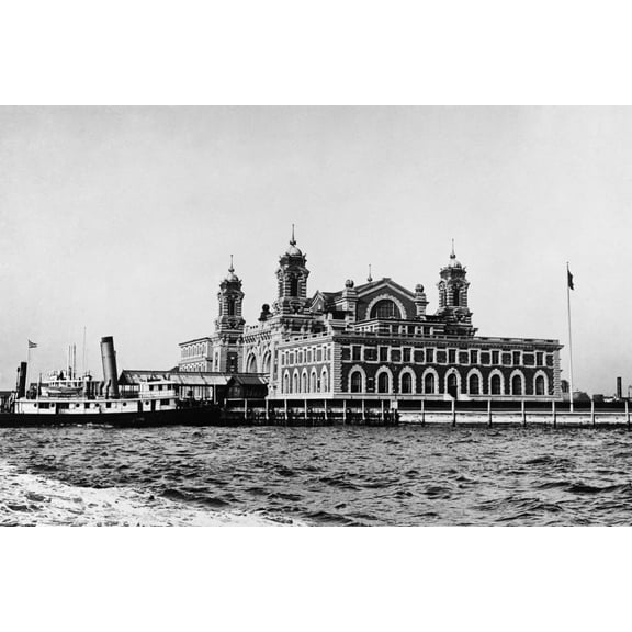 Print: New York, Ellis Island, circa 1918
