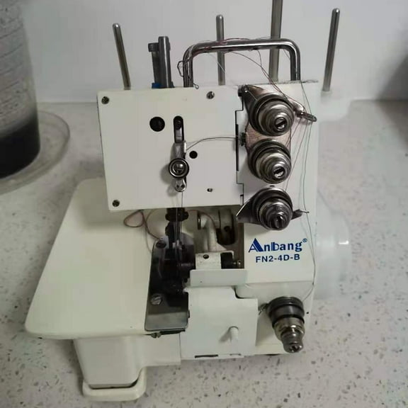 Professional 4 Thread Serger Overlock Sewing Machine 4-Line w/ Foot Controller 110V 100W 23*23*49cm for Both Domestic And Industrial Use