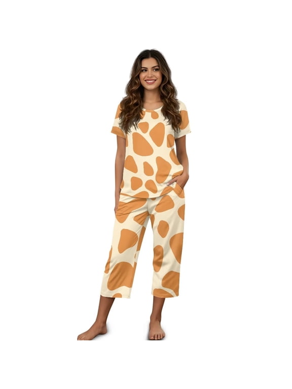 Giraffe Print Lounge Set for Women, 2 Piece Pajamas with Capri Pants, Pockets and Soft Fabric, Plus Size Sleepwear for Relaxed Comfort