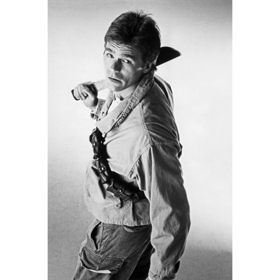 Publicity still of Richard Dean Anderson as MacGyver Photo Print (8 x 10)