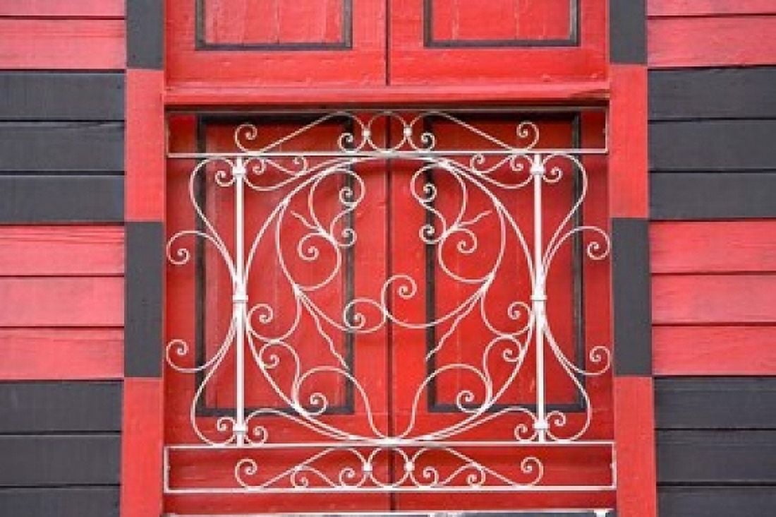 Puerto Rico Parque de Bombas Plaza Las Delicia Canvas Art - John & Lisa Merrill DanitaDelimont (36 x 24)