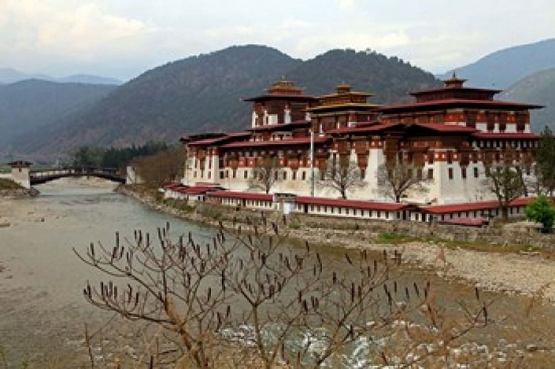 Punakha Dzong Punakha Bhutan Canvas Art - Kymri Wilt DanitaDelimont (38 x 25)