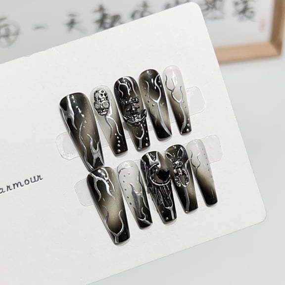 Pure handmade light therapy wearing armor hand-painted magic mirror flame dark story rogue rabbit sweet cool nail art finished fake nails