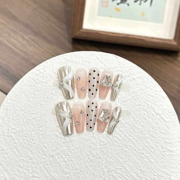 Purely hand-worn nail polka dot streamer nail art patch phototherapy nail removable naked pink inlaid with large diamonds silver finished product