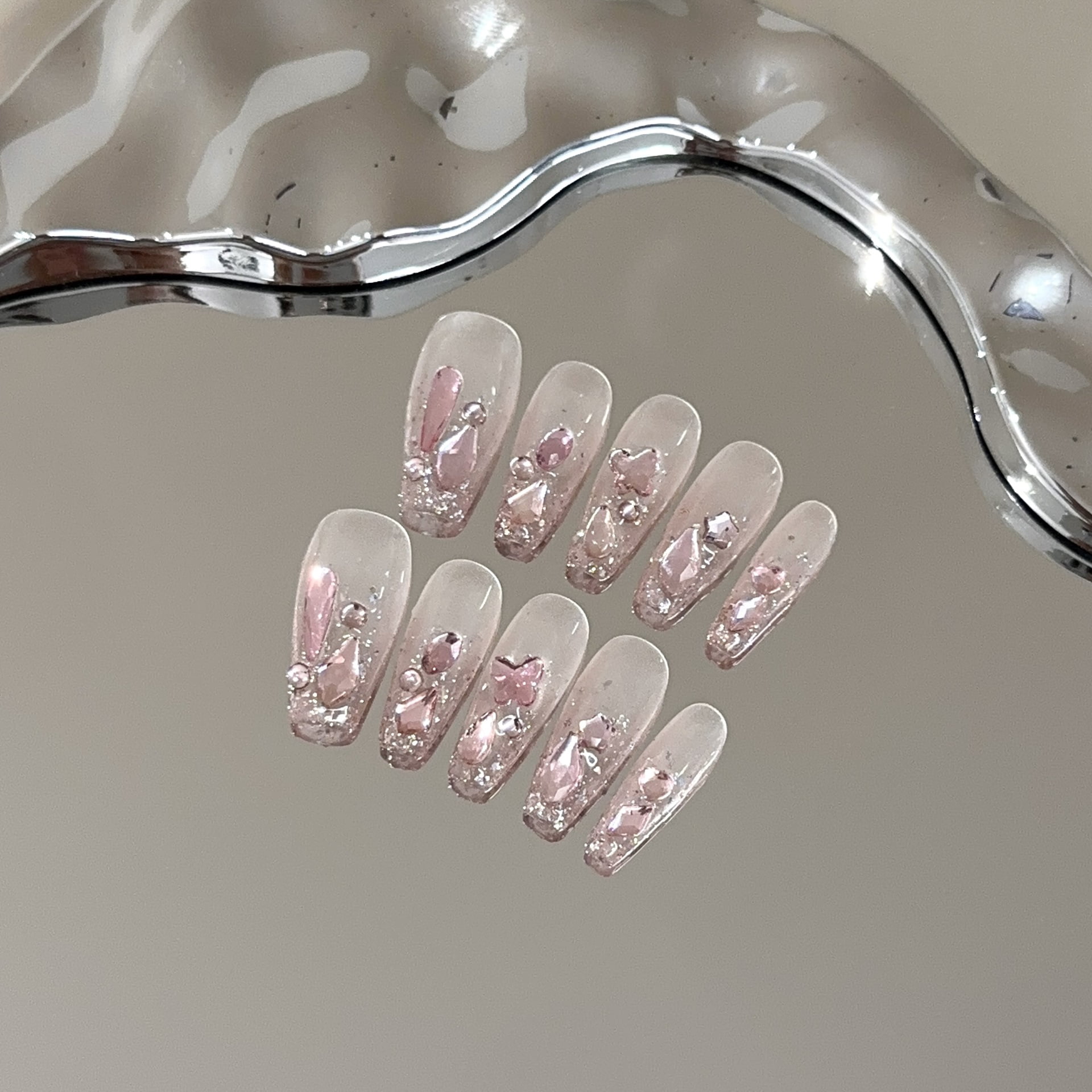 Purely handmade nail pads, high-end pink diamonds, warm elves, white manicure, light luxury temperament, fake nail patches