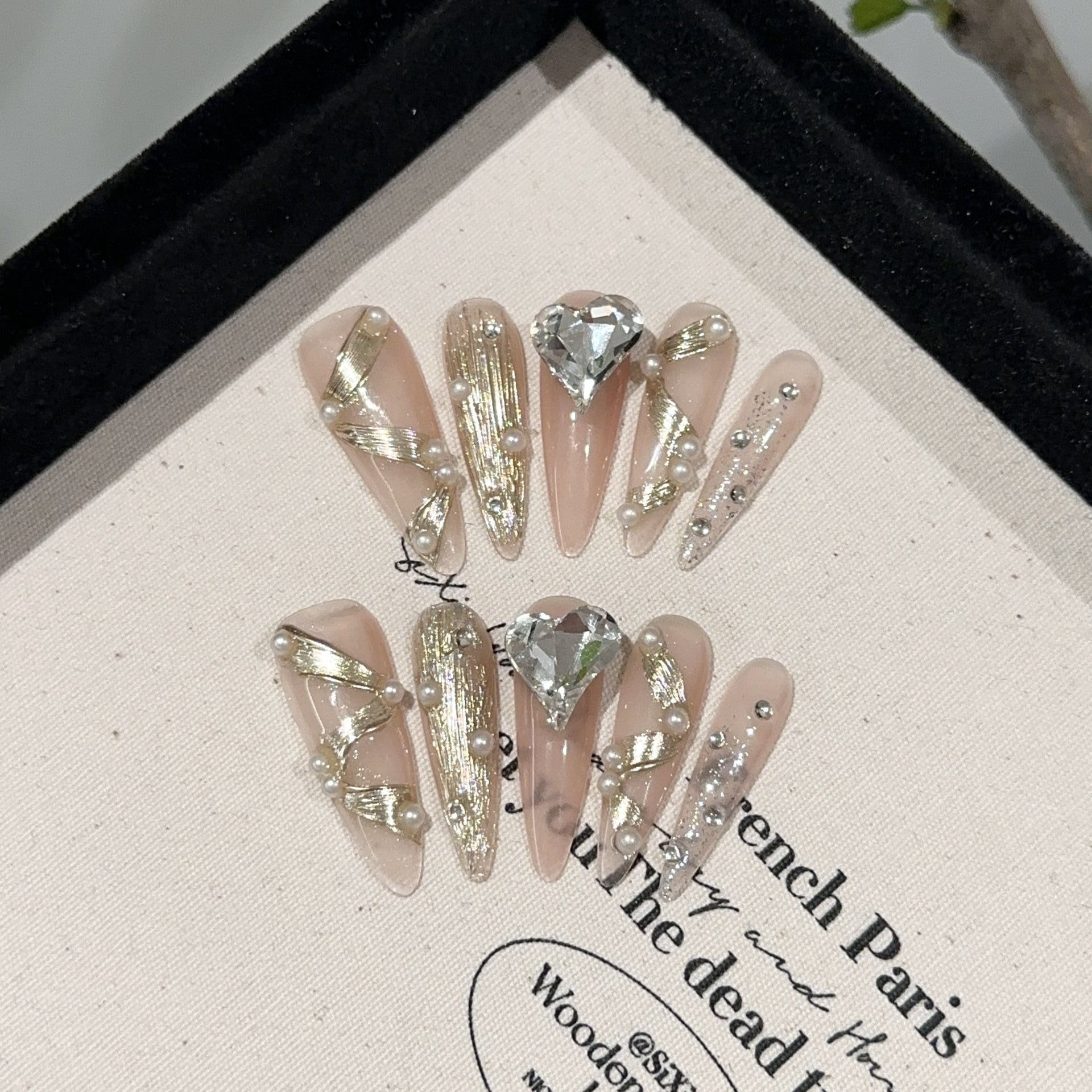 Purely handmade wearing nail pads, high-end transparent pink, gold streamers, nail art, love diamonds, pearls, light luxury temperament, white