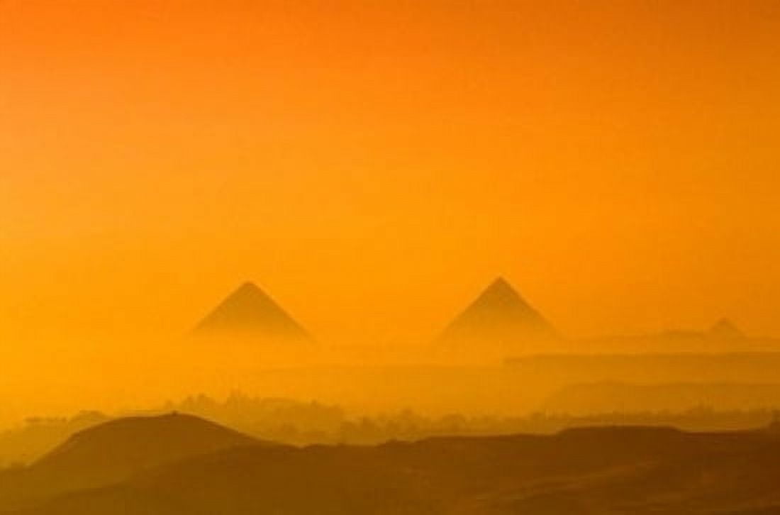 Pyramids at Giza Khafre Menkaure Giza Plateau Egypt Canvas Art - Kenneth Garrett DanitaDelimont (18 x 12)