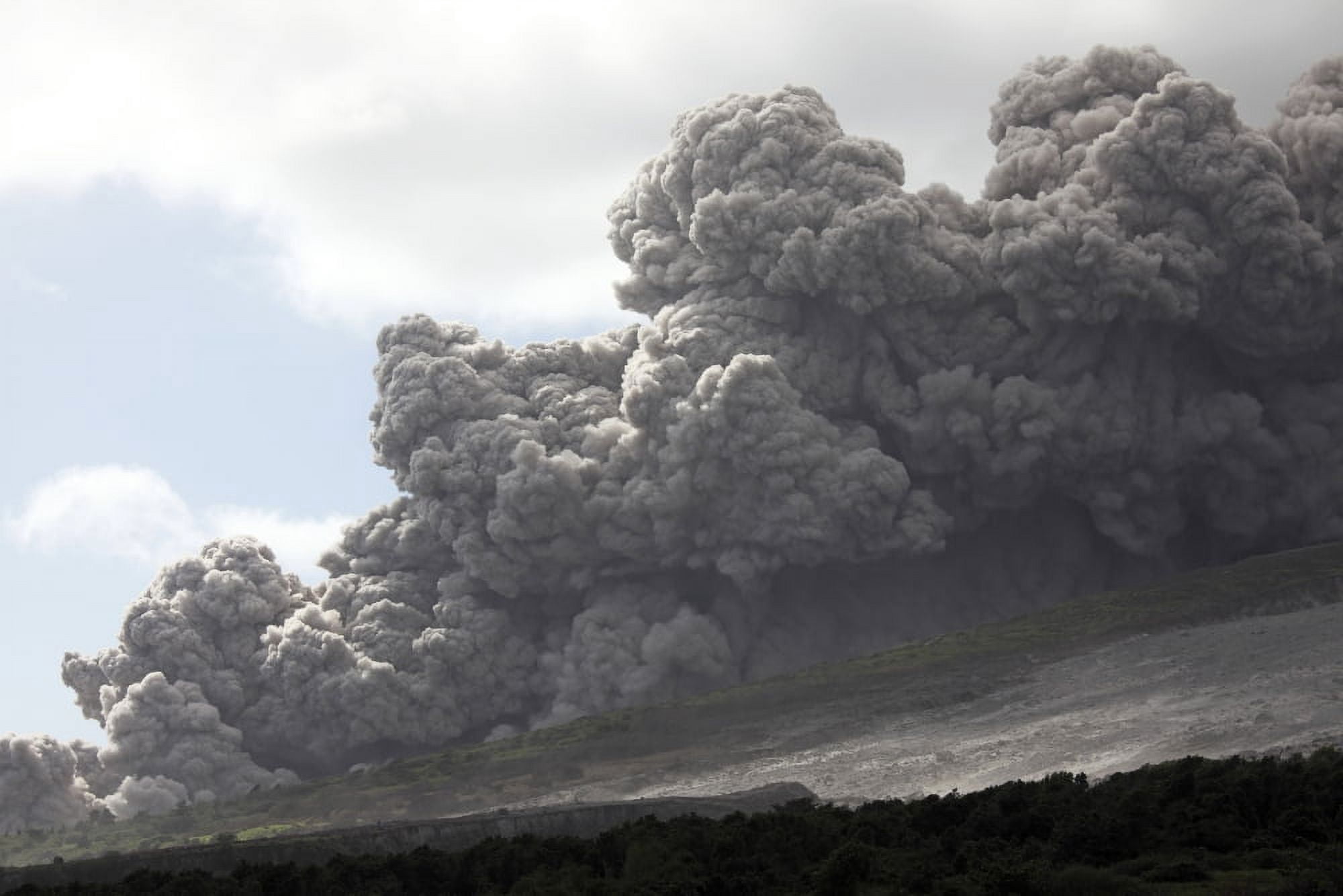 Pyroclastic flow descending down Tar River Valley Soufriere Hills volcano Montserrat Caribbean Canvas Art - Richard RoscoeStocktrek Images (18 x 12)