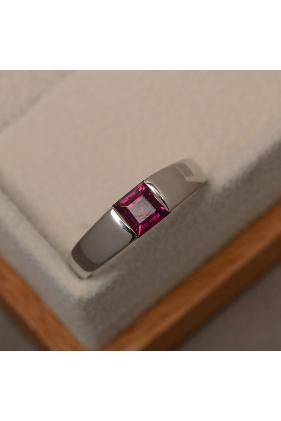 Pyrope garnet ring, solitaire ring, square cut, natural garnet ring, engagement ring