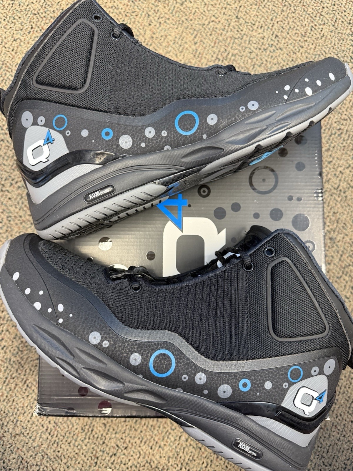 Jets Sneakers display picture 3