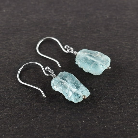 QNAVIC AA Raw Aquamarine Rough Crystal Stone Dangle Drop Earrings for Women, Birthstone Handmade Fashion Jewelry Gift for Mom, 925 Sterling Silver Earrings