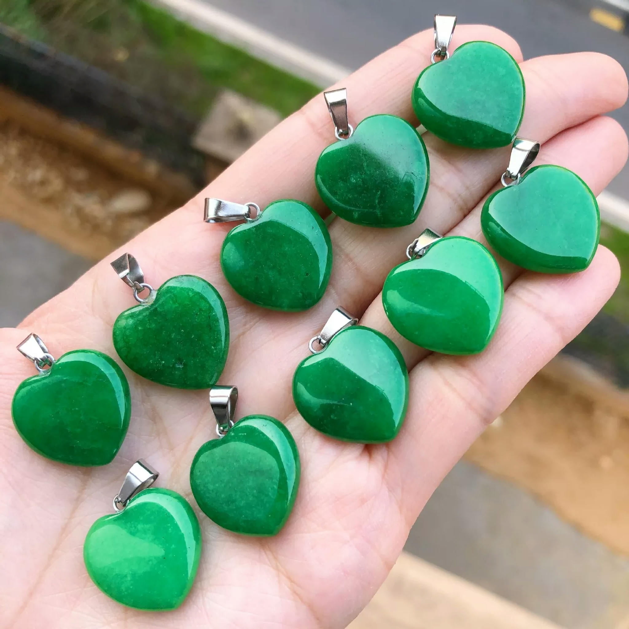 QQTDFG 10pcs Green Jade Gems Stone Heart Pendants Chakra Reiki Healing Amulet-default