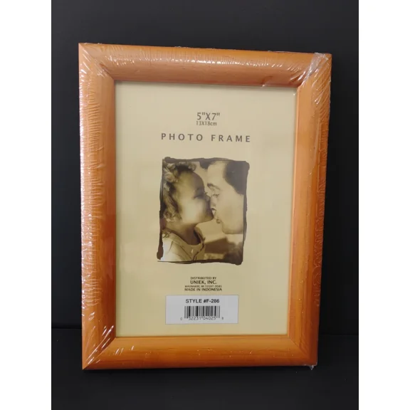 QUEST- Uniek 5X7 Light Wood Picture Frame Style F-286